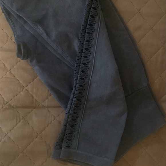 2peice active leggings and crop top. - Picture 3 of 4